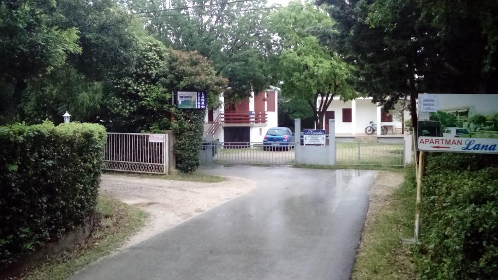 Apartments Lana Starigrad Paklenica Eksteriør billede